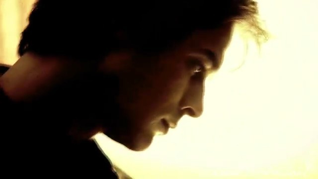 - careva? o_o sunt singur?*se duce in bucatarie si cotrobaie prin frigider* - Episode - 02