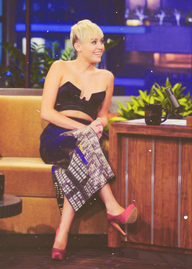 tumblr . miley 00 (1) - 0x - Tumblrs - with - Miley