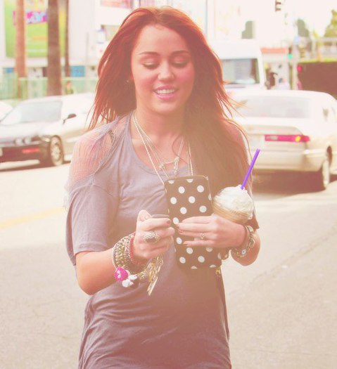 tumblr . miley 00 (5) - 0x - Tumblrs - with - Miley