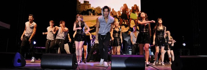 251094_447204111989604_285110506_n - lala _ concert galati -- x3