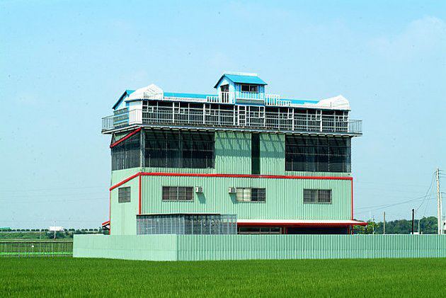 313272_108424772601319_2101284619_n