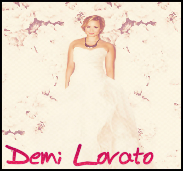 [In timp ce cobora toate privirile erau atintite catre ea. Iar ea se uita la Jake.]