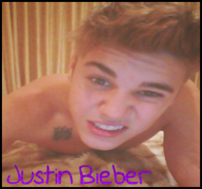 - Haii` ma` termina. Treci in pat si dormi! Langa mine!