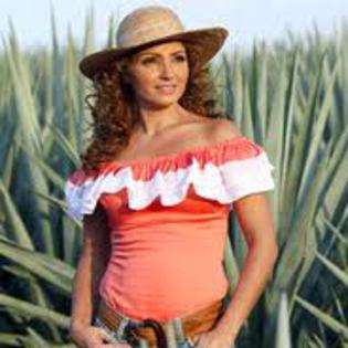 imagesCAL2QXAV - Destilando Amor-Tequila cu suflet de femeie