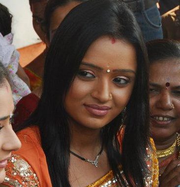 251954_349060035163922_1143976337_n