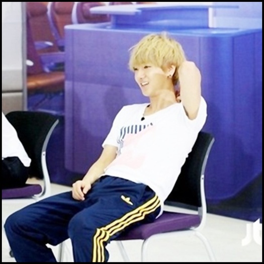 - Aham :-?.[ se aseaza pe scaun ] ..Pe Hyuna n`ati vazuto?