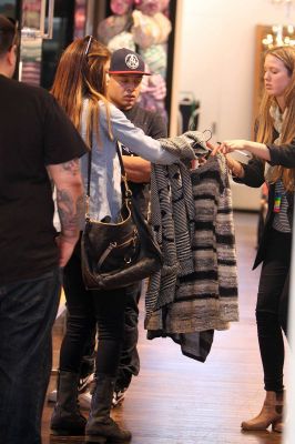 normal_003 - Zz-Out Shopping in Sydney July 17 2012 Selena Gomez