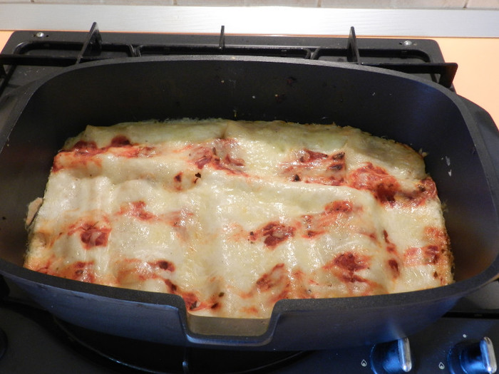 LASAM LA CUPTOR 25 MIN. - CANNELLONI CU CARNE DE VITA