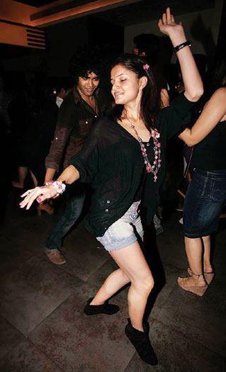 293174_388605567873810_1391089098_n - xxRubina Dilaik poze rarexx