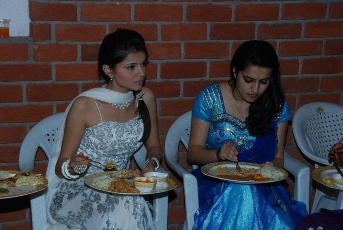 396073_391769280890772_1265142965_n