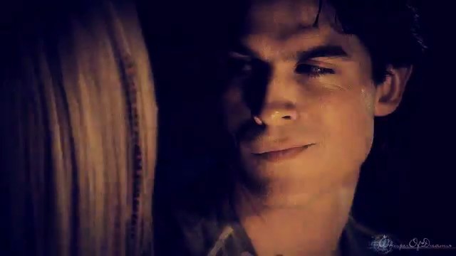 - eo? :O urat? :O nicivorba :)) *scoate florile din vaza si toarna apa pe ea :))* - Episode - 03