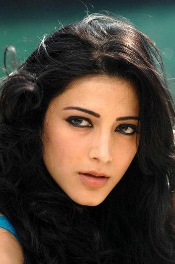  - Shruthi Hasan Cute Close up Face