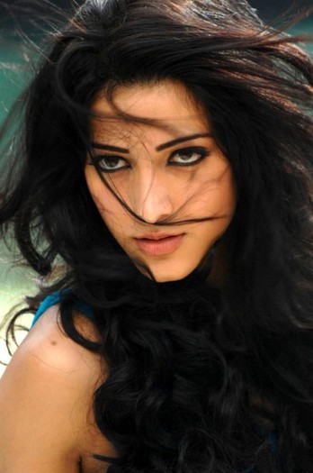  - Shruthi Hasan Cute Close up Face