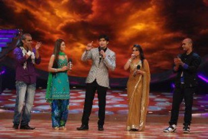 68373_369673626447437_1919994140_n - sara khan20