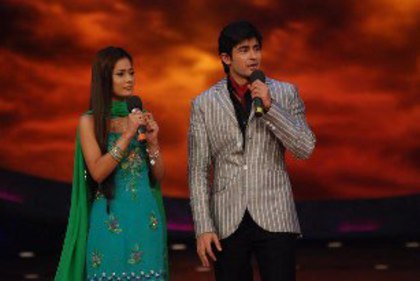 557142_369673739780759_1804721070_n - sara khan20