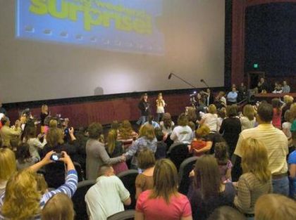 normal_3 - Surprising fans at a Theater in Knoxville Tennessee 2009