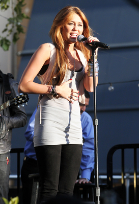 normal_70 - Performing at Make-A-Wish Foundation s World Wish Day at The Grove 2010