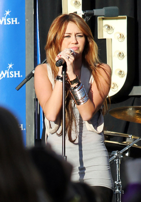 normal_81 - Performing at Make-A-Wish Foundation s World Wish Day at The Grove 2010