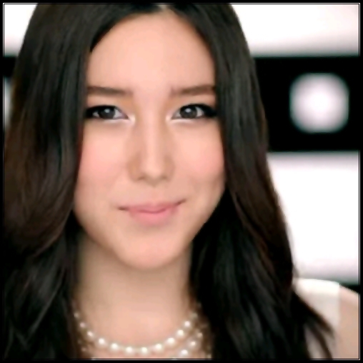 ~> :):d...Eu sunt mezina acestei case..;;).Am 16 ani..:>.:))... - Xx Episodul-55 xX