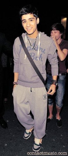 163249_130653630327889_7167968_n - One Direction