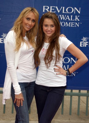 031 - 16th Annual EIF Revlon Run Walk For Women 2009