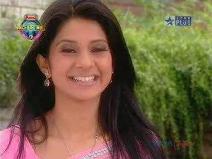 580062_244978735605558_150978953_n - xxJennifer Winget smilexx