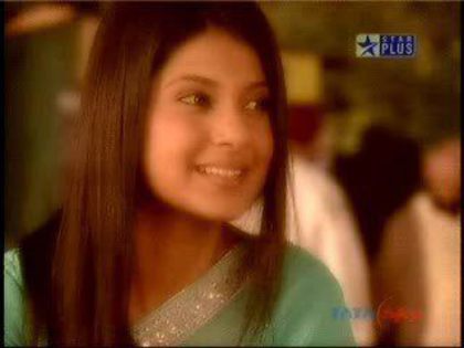 33524_144683385549997_144671045551231_333768_2463057_n - xxJennifer Winget smilexx