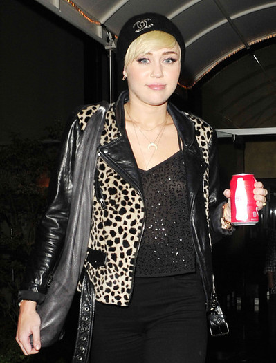 Miley+Cyrus+Miley+Cyrus+Coke+Smile+BUeX-e14P9ml