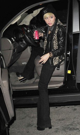 Miley+Cyrus+Miley+Cyrus+Coke+Smile+EsN_T9Vsz4Pl