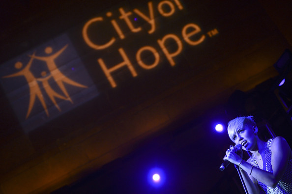 Miley+Cyrus+City+Hope+Honors+Halston+CEO+Ben+1bCNZZiEgTxl - City Of Hope Honors Halston CEO Ben Malka With Spirit Of Life Award - Inside 2012