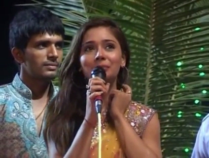00_00_12 - Sara Khan at Piyush Palace