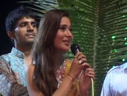 00_00_14 - sara khan20