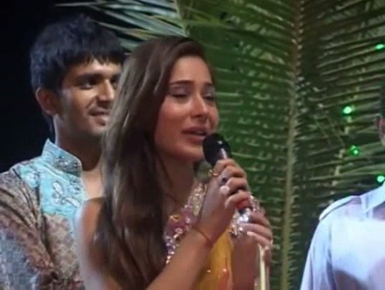 00_00_15 - sara khan20