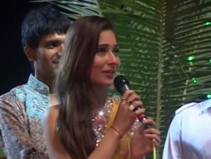 00_00_16 - sara khan20