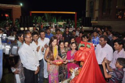 311202_155298724616303_1494270315_n - sara khan20
