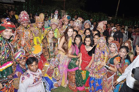 429263_361168753974062_926588463_n - sara khan20
