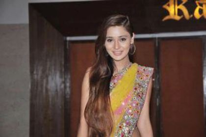 564818_155299094616266_2108143542_n - sara khan20