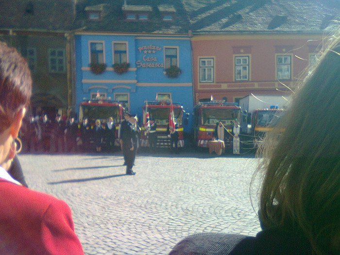 Pompieri militari englezi - Ceremonie militara romano-engleza la Sighisoara