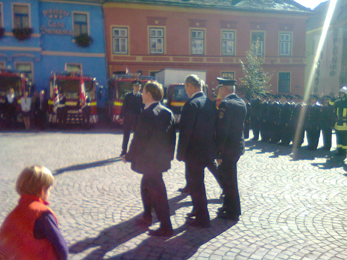 Ambasadorul Marii Britanii si oficialitati locale - Ceremonie militara romano-engleza la Sighisoara