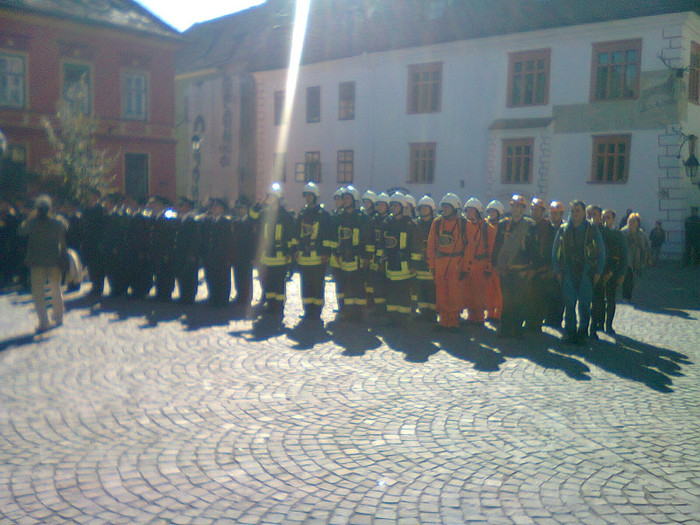 Reprezentanti ai Inspectoratului General pentru Situatii de Urgenta Sighisoara - Ceremonie militara romano-engleza la Sighisoara