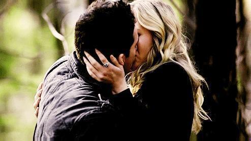 ღ. ai dreptate nu merith sa fiu batuth;;_]= ]]^o trage mai aproape shy ii da un kiss lung^