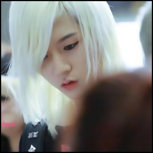 - Doamnee..ce am facut ?:-ss..#o ia in brate si fuge acasa#