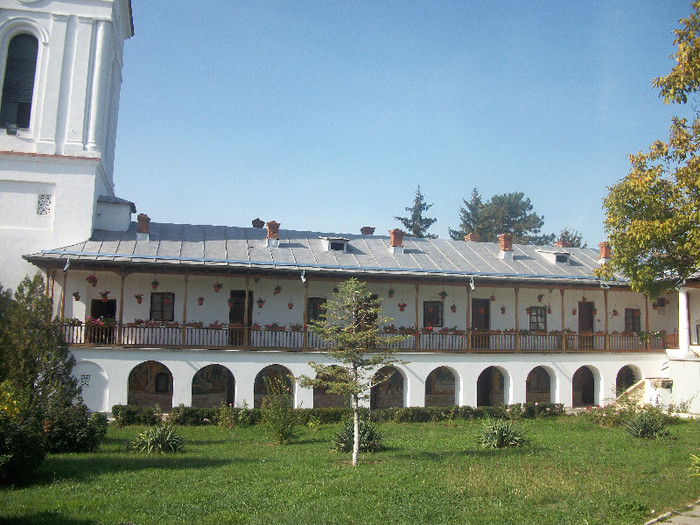 100_4716 - manastirea CERNICA