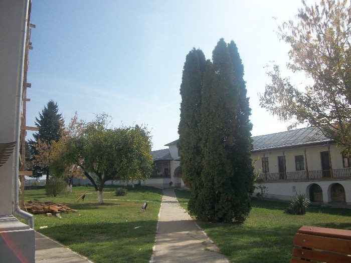 100_4718 - manastirea CERNICA