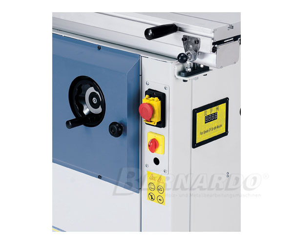 T800F- Intrerupatoarele electrice, ergonomice, sunt montate pe partea din fata a masinii; Pret: 1850 euro fara tva
Departament Vanzari: 
0730 260 452
comercial@emtools.ro
www.emtools.ro
www.ebernardo.ro
www.eagricol.ro
