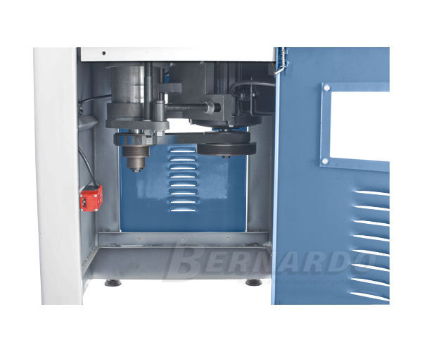 T600R-Schimbarea usoara si rapida a turatiei cu ajutorul curelei trapezoidale; Pret: 990 euro fara tva
Departament Vanzari: 
0730 260 452
comercial@emtools.ro
www.emtools.ro
www.ebernardo.ro
www.eagricol.ro
