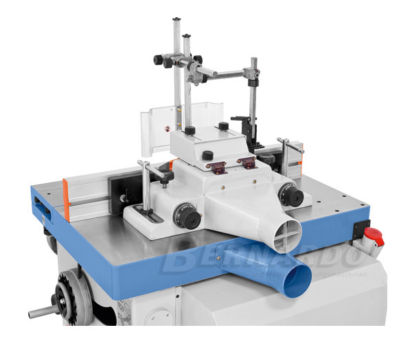 TS900F; Pret: 4290 euro fara tva
Departament Vanzari: 
0730 260 452
comercial@emtools.ro
www.emtools.ro
www.ebernardo.ro
www.eagricol.ro
