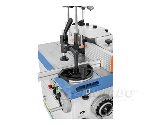 TS1000F-Echipat standard cu limitator unghiular si limitator limiar extensibil; Pret: 4850 euro fara tva
Departament Vanzari: 
0730 260 452
comercial@emtools.ro
www.emtools.ro
www.ebernardo.ro
www.eagricol.ro
