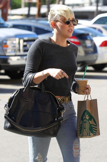 normal_m5 - At starbucks in Los Angeles