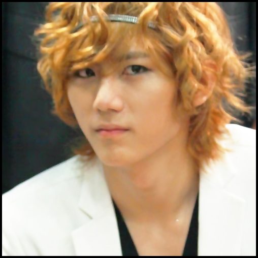 ~ [coborand]...Chiar aici d`soara Bora...Ti`e dor de je? [pleaca la bucatarie]